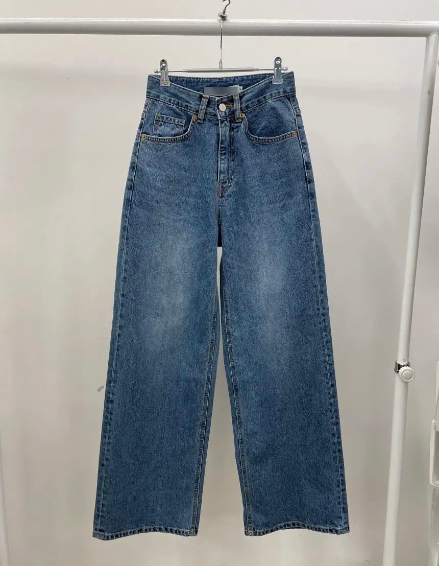 Loose jeans